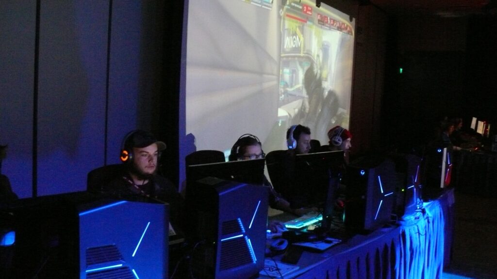 澳门金沙娱乐城app Esports Team Participating at an event