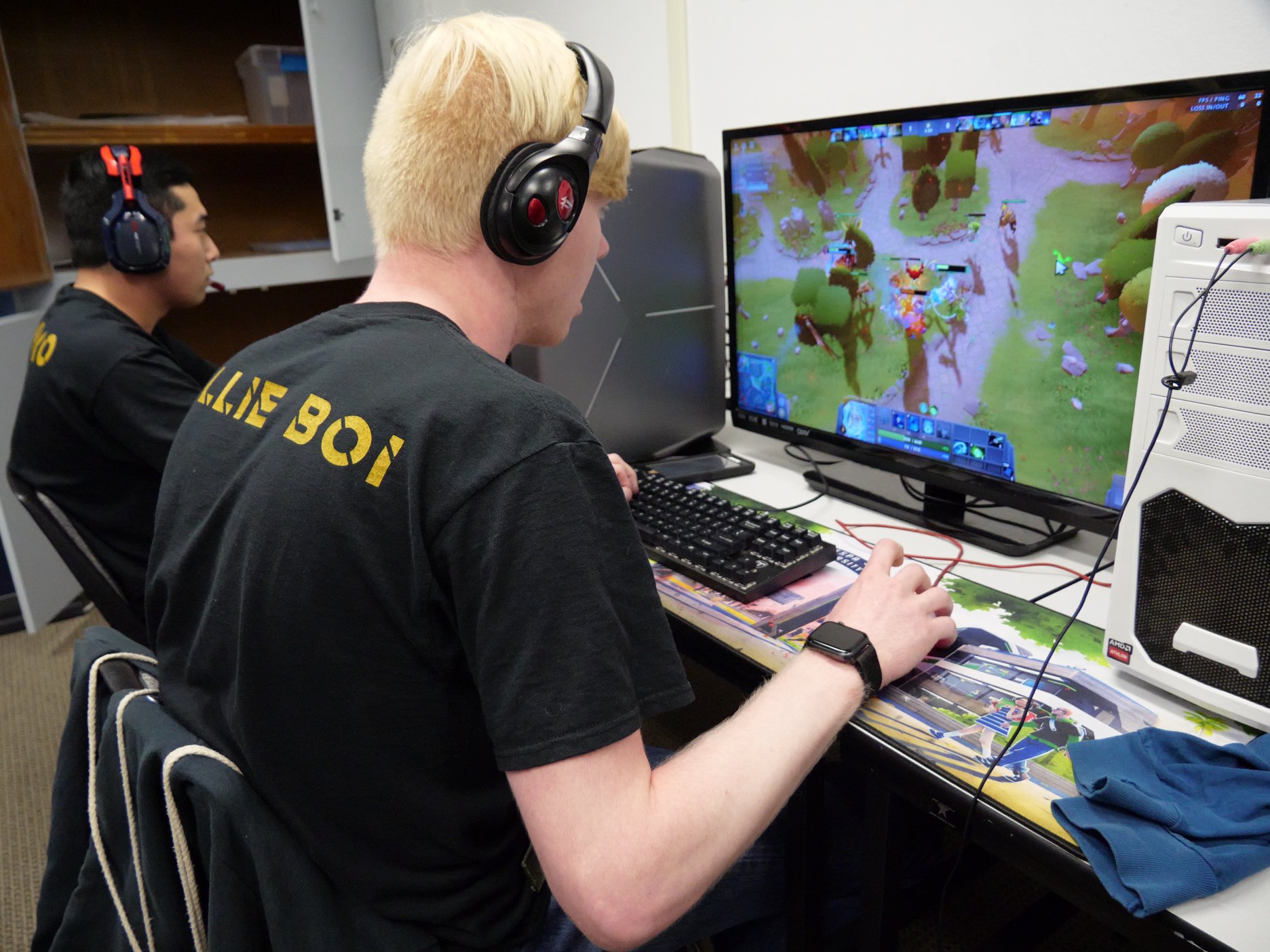 澳门金沙娱乐城app Esports Coach Practicing