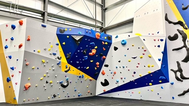Bouldering Wall in the 澳门金沙娱乐城app Climbing Center